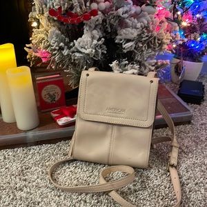 American Leather small cross body.  Beautiful cream.  Like New Condition 🤩